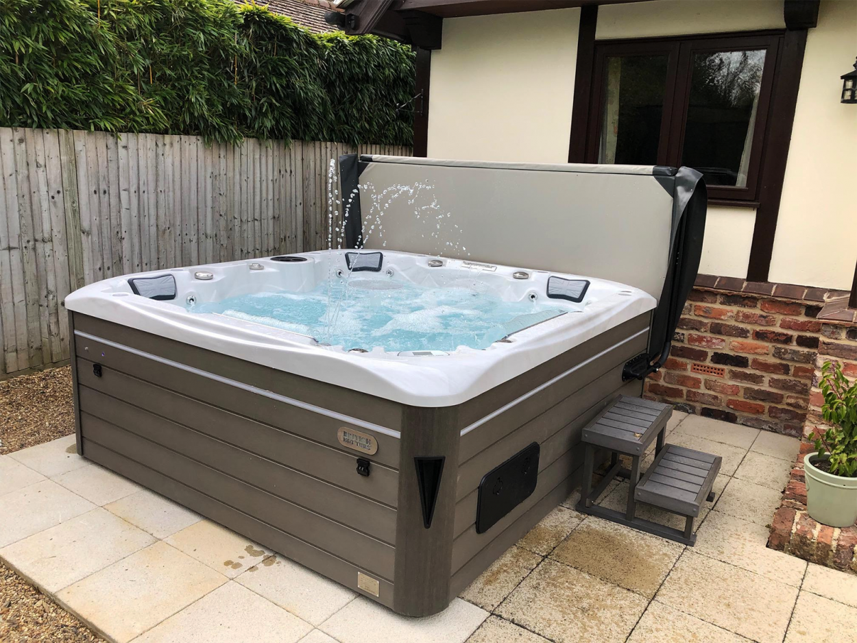 Union Hot Tub™️ Hot Tubs & Swim Spas Leicestershire